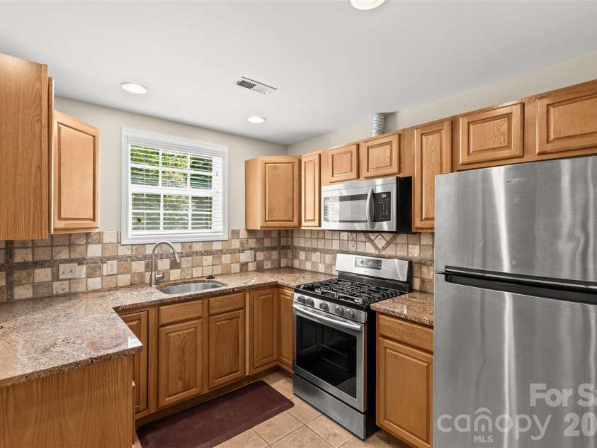 2700 Pencoyd Lane, Charlotte, NC 28210.  MLS# CAR4379709, YatesRealty ID 25025. 