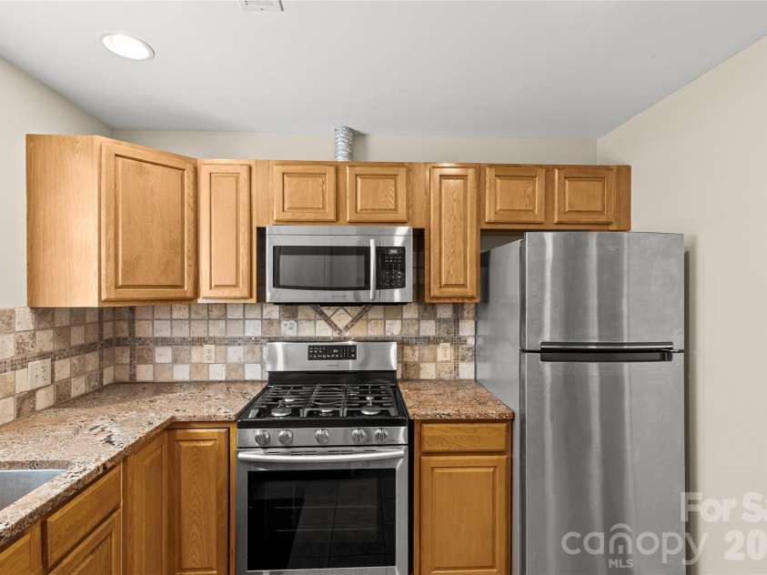 2700 Pencoyd Lane, Charlotte, NC 28210.  MLS# CAR4379709, YatesRealty ID 25025. 