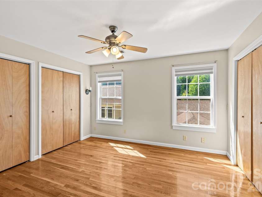 2700 Pencoyd Lane, Charlotte, NC 28210.  MLS# CAR4379709, YatesRealty ID 25025. 