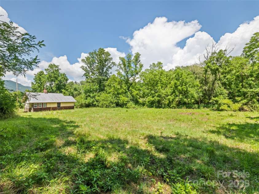 55 Shook Street, Clyde, NC 28721.  MLS# CAR4278731, YatesRealty ID 25025. 