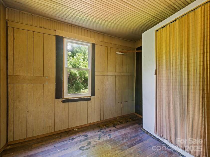 55 Shook Street, Clyde, NC 28721.  MLS# CAR4278731, YatesRealty ID 25025. 