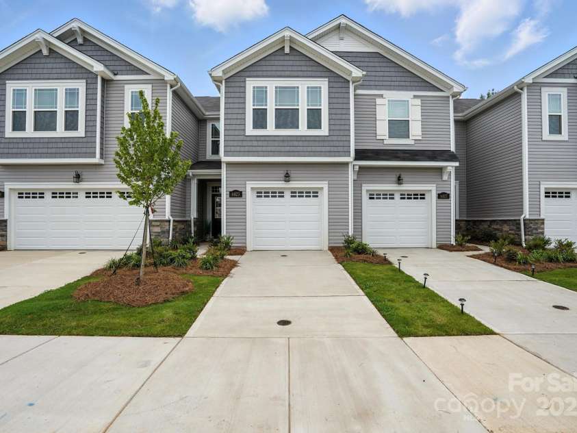 6423 Mallow Crossing Lane, Charlotte, NC 28213.  MLS# CAR4260472, YatesRealty ID 25026. 