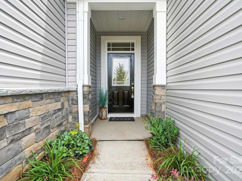 6423 Mallow Crossing Lane, Charlotte, NC 28213.  MLS# CAR4260472, YatesRealty ID 25026. 