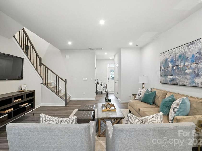 6423 Mallow Crossing Lane, Charlotte, NC 28213.  MLS# CAR4260472, YatesRealty ID 25026. 