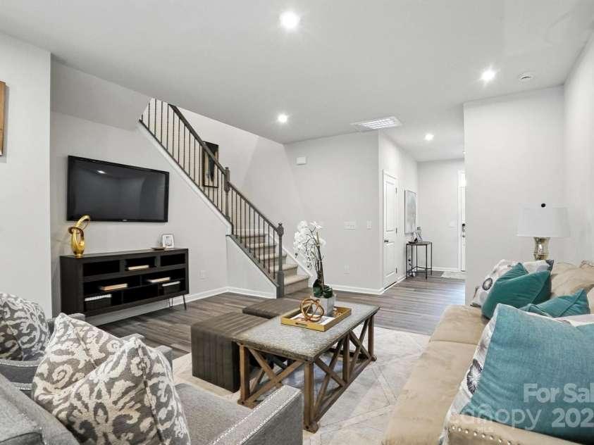 6423 Mallow Crossing Lane, Charlotte, NC 28213.  MLS# CAR4260472, YatesRealty ID 25026. 