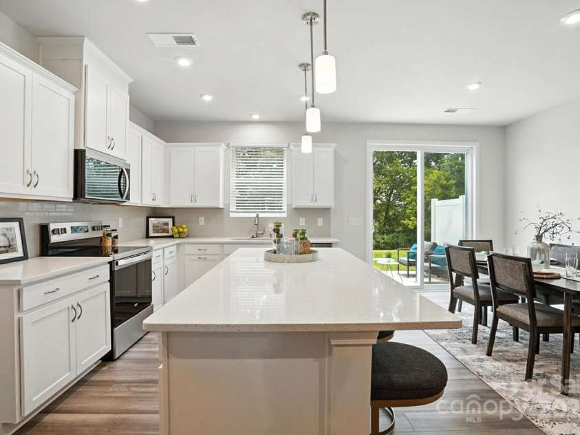 6423 Mallow Crossing Lane, Charlotte, NC 28213.  MLS# CAR4260472, YatesRealty ID 25026. 