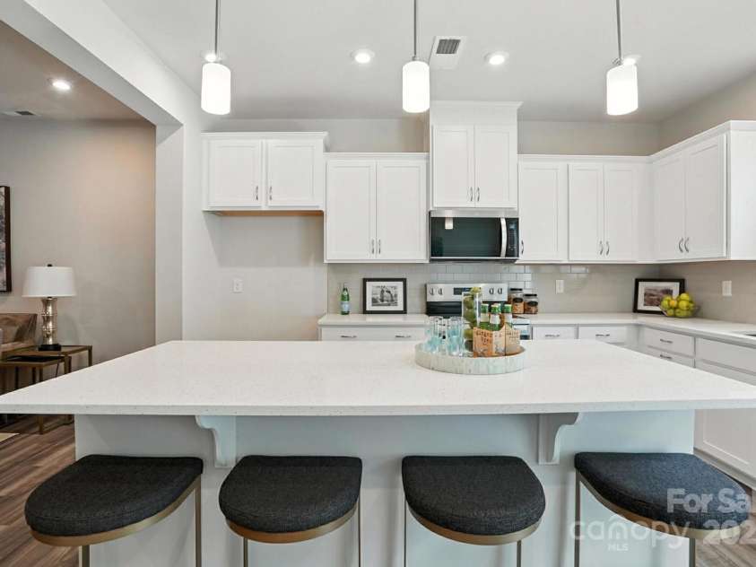 6423 Mallow Crossing Lane, Charlotte, NC 28213.  MLS# CAR4260472, YatesRealty ID 25026. 