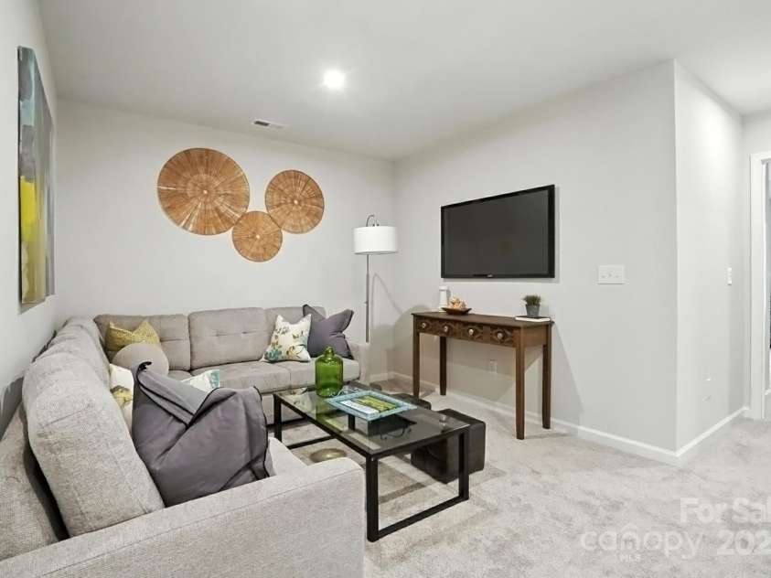 6423 Mallow Crossing Lane, Charlotte, NC 28213.  MLS# CAR4260472, YatesRealty ID 25026. 