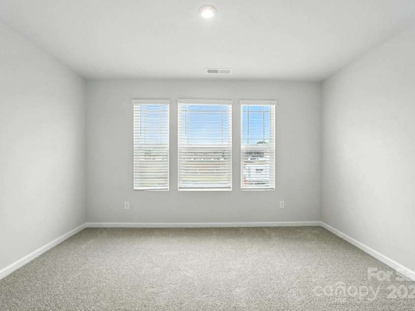 6423 Mallow Crossing Lane, Charlotte, NC 28213.  MLS# CAR4260472, YatesRealty ID 25026. 