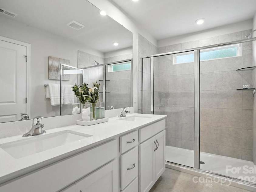 6423 Mallow Crossing Lane, Charlotte, NC 28213.  MLS# CAR4260472, YatesRealty ID 25026. 