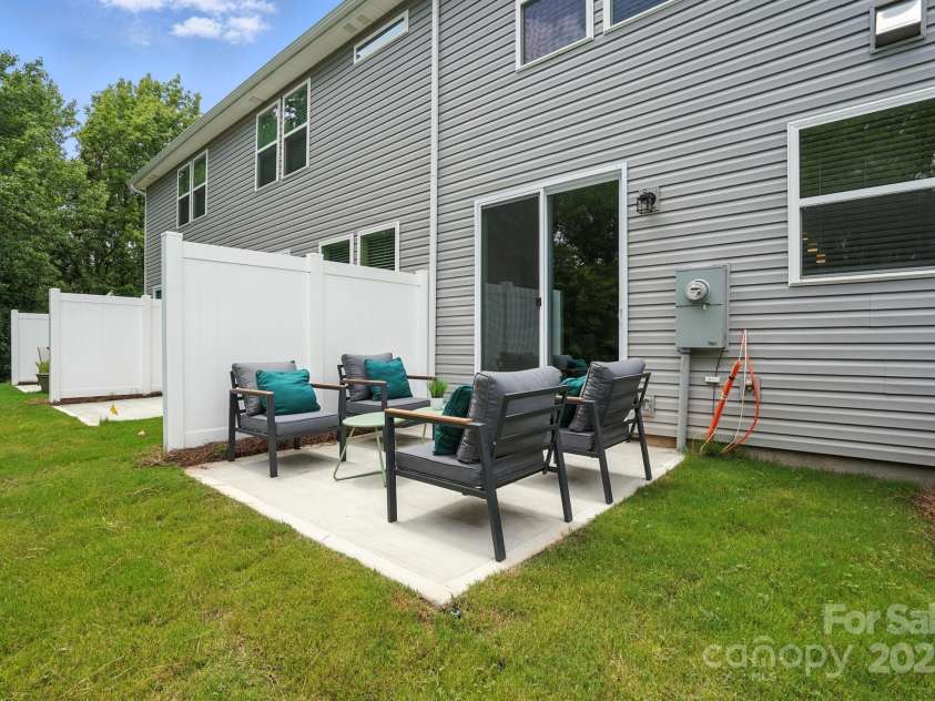 6423 Mallow Crossing Lane, Charlotte, NC 28213.  MLS# CAR4260472, YatesRealty ID 25026. 