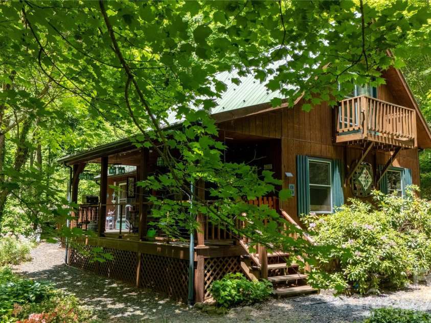 8 Westward Way, Bakersville, NC 28705.  MLS# CAR4384031, YatesRealty ID 25026. 