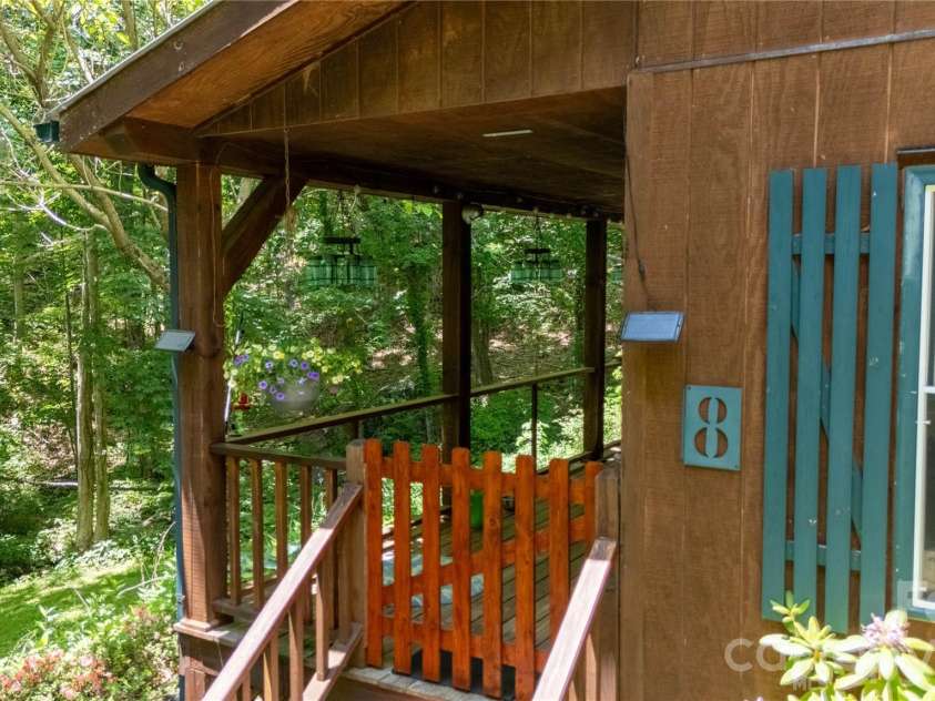 8 Westward Way, Bakersville, NC 28705.  MLS# CAR4384031, YatesRealty ID 25026. 