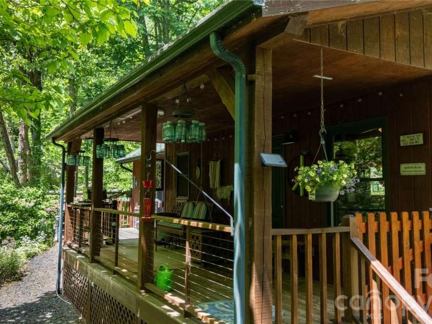 8 Westward Way, Bakersville, NC 28705.  MLS# CAR4384031, YatesRealty ID 25026. 