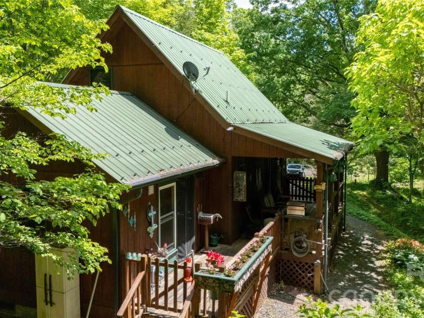 8 Westward Way, Bakersville, NC 28705.  MLS# CAR4384031, YatesRealty ID 25026. 