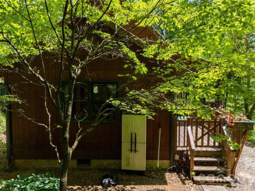 8 Westward Way, Bakersville, NC 28705.  MLS# CAR4384031, YatesRealty ID 25026. 