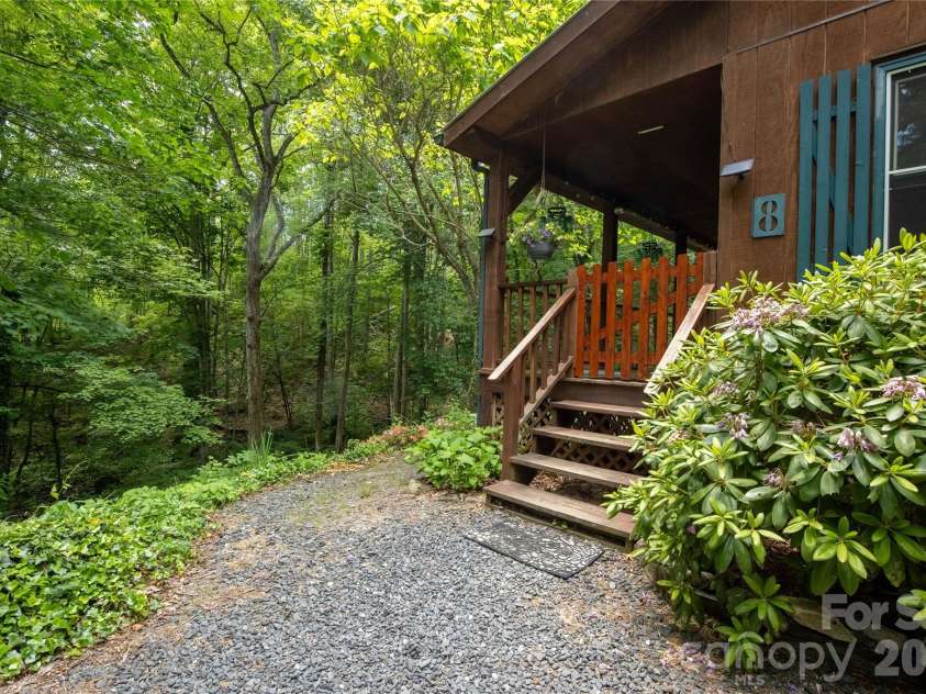 8 Westward Way, Bakersville, NC 28705.  MLS# CAR4384031, YatesRealty ID 25026. 