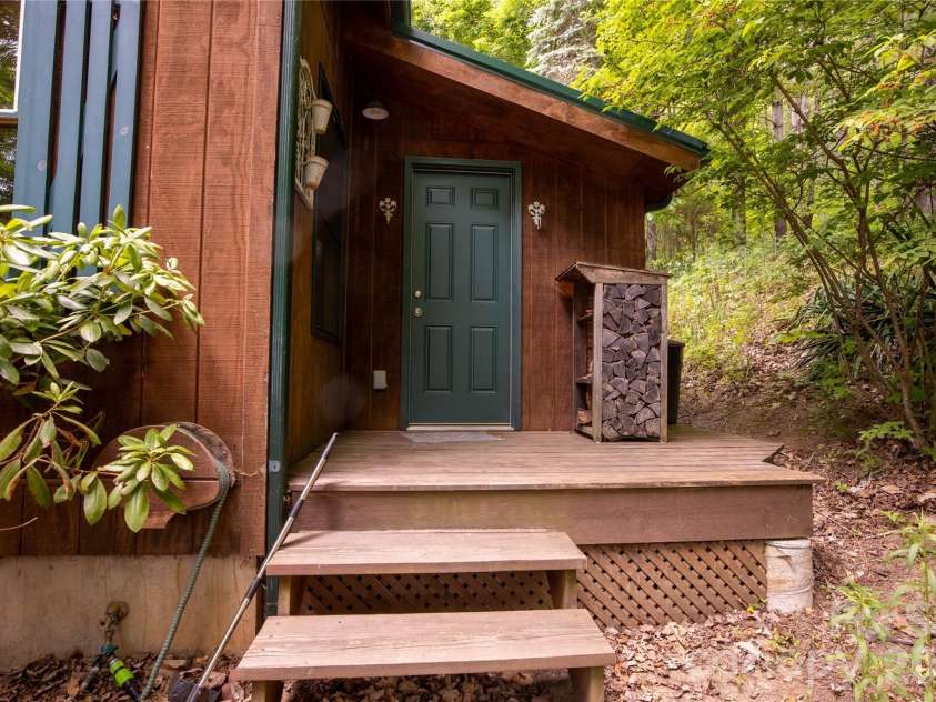 8 Westward Way, Bakersville, NC 28705.  MLS# CAR4384031, YatesRealty ID 25026. 