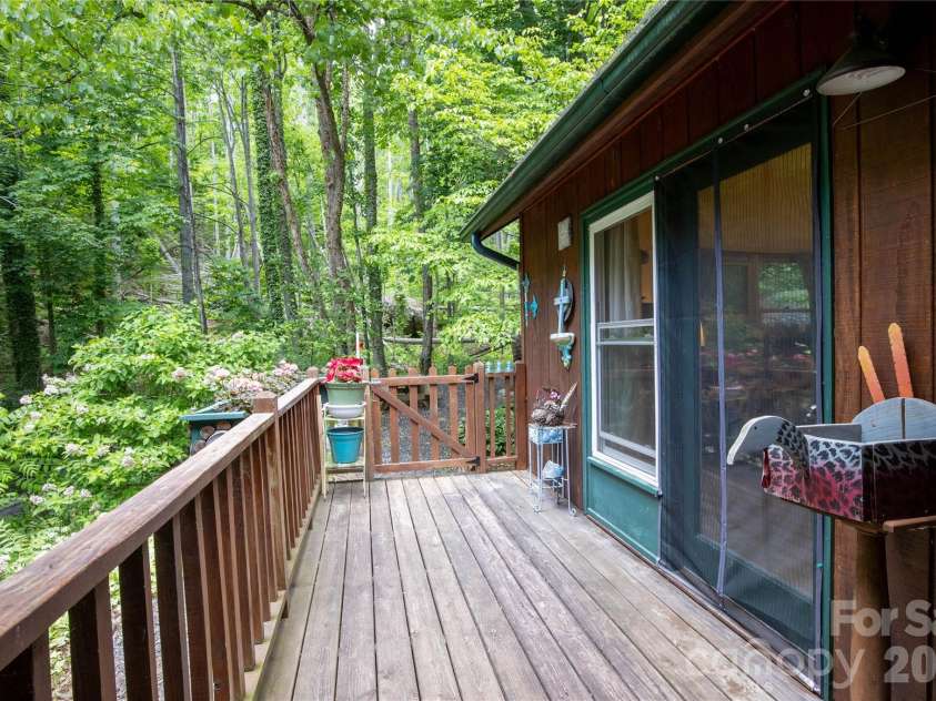 8 Westward Way, Bakersville, NC 28705.  MLS# CAR4384031, YatesRealty ID 25026. 