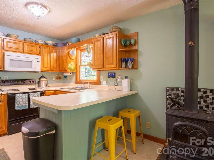 8 Westward Way, Bakersville, NC 28705.  MLS# CAR4384031, YatesRealty ID 25026. 