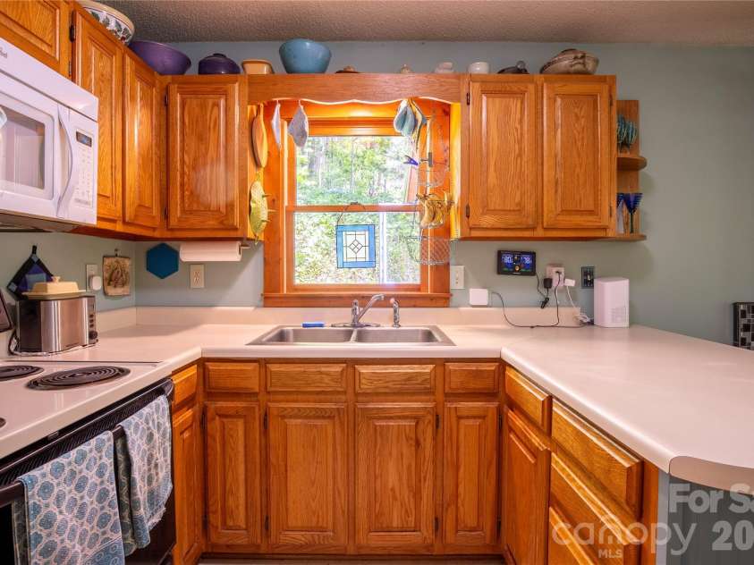 8 Westward Way, Bakersville, NC 28705.  MLS# CAR4384031, YatesRealty ID 25026. 