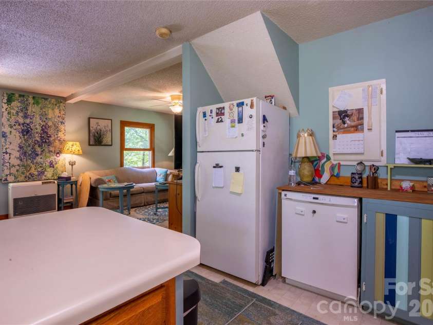 8 Westward Way, Bakersville, NC 28705.  MLS# CAR4384031, YatesRealty ID 25026. 