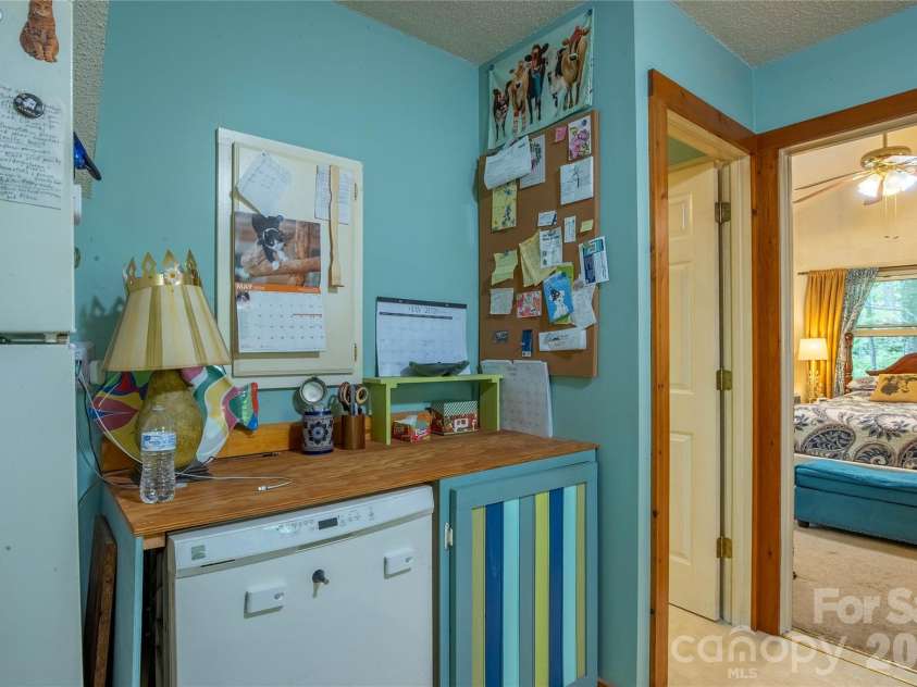8 Westward Way, Bakersville, NC 28705.  MLS# CAR4384031, YatesRealty ID 25026. 