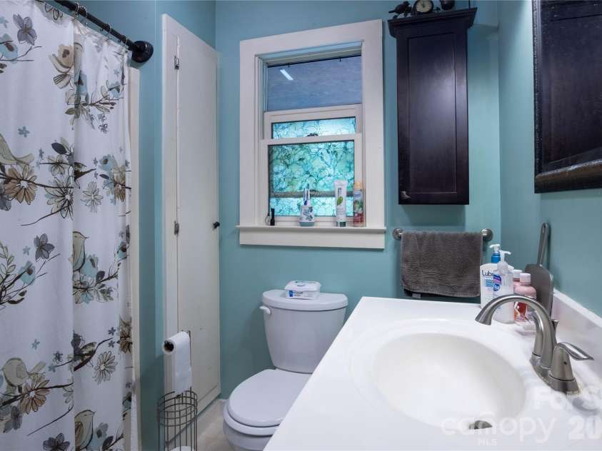 8 Westward Way, Bakersville, NC 28705.  MLS# CAR4384031, YatesRealty ID 25026. 