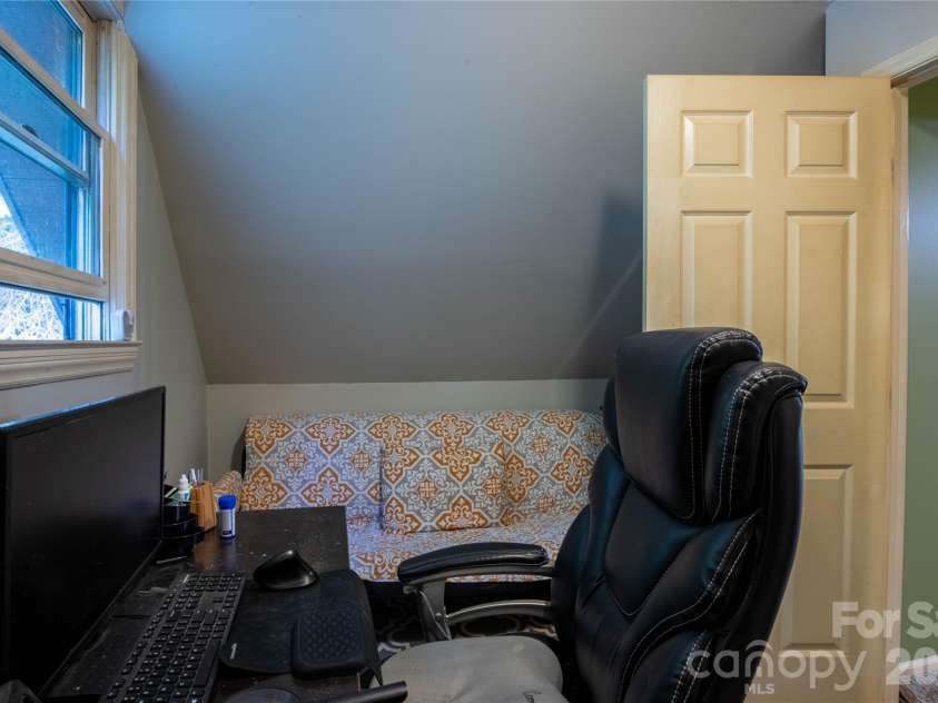 8 Westward Way, Bakersville, NC 28705.  MLS# CAR4384031, YatesRealty ID 25026. 