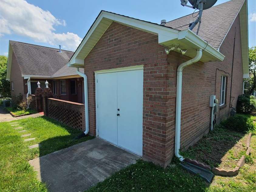 110 Kimberly Lane, Kings Mountain, NC 28086.  MLS# CAR4270182, YatesRealty ID 25028. 