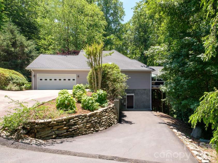 30 Cherokee Trail, Fletcher, NC 28732.  MLS# CAR4381423, YatesRealty ID 25028. 