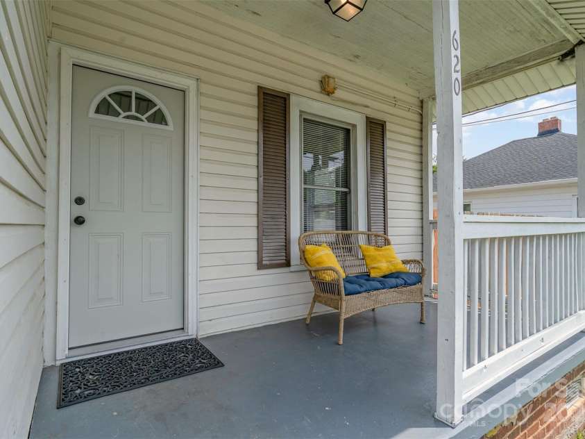 620 Brookwood Drive, Mooresville, NC 28115.  MLS# CAR4276432, YatesRealty ID 25030. 