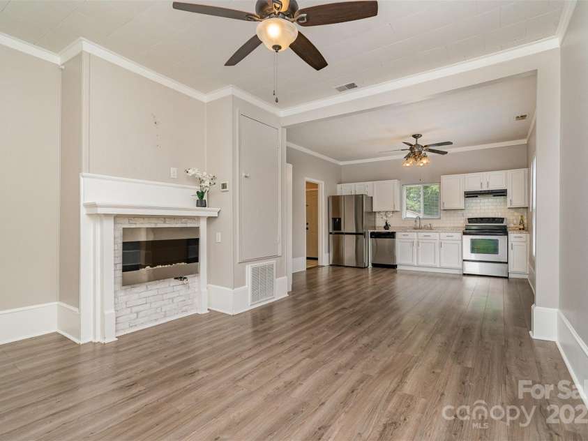 620 Brookwood Drive, Mooresville, NC 28115.  MLS# CAR4276432, YatesRealty ID 25030. 