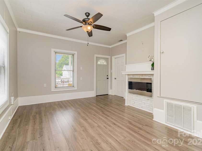 620 Brookwood Drive, Mooresville, NC 28115.  MLS# CAR4276432, YatesRealty ID 25030. 