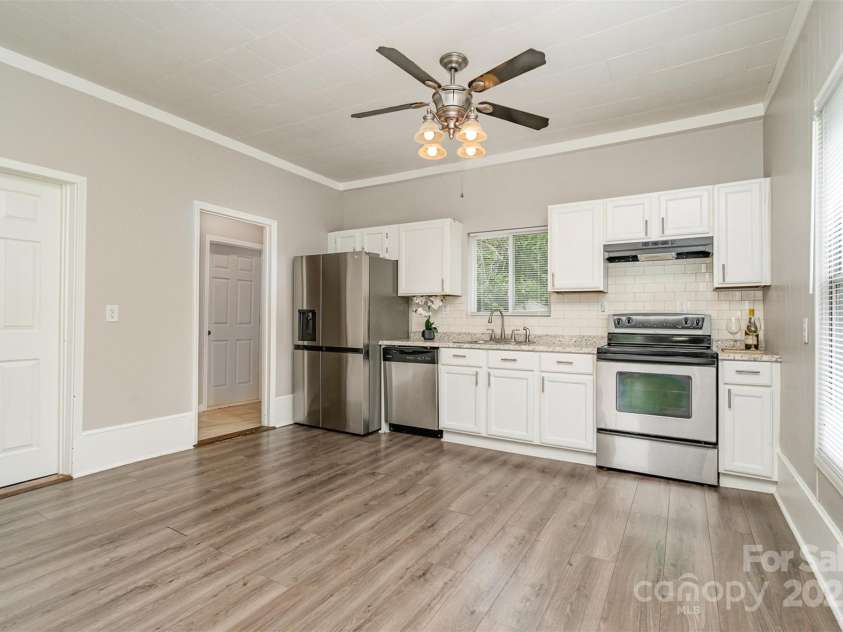 620 Brookwood Drive, Mooresville, NC 28115.  MLS# CAR4276432, YatesRealty ID 25030. 