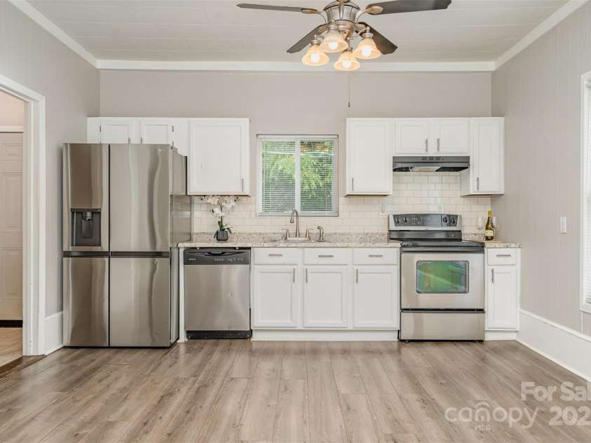 620 Brookwood Drive, Mooresville, NC 28115.  MLS# CAR4276432, YatesRealty ID 25030. 