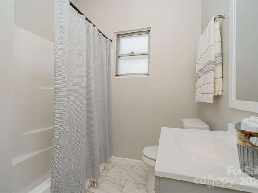 620 Brookwood Drive, Mooresville, NC 28115.  MLS# CAR4276432, YatesRealty ID 25030. 