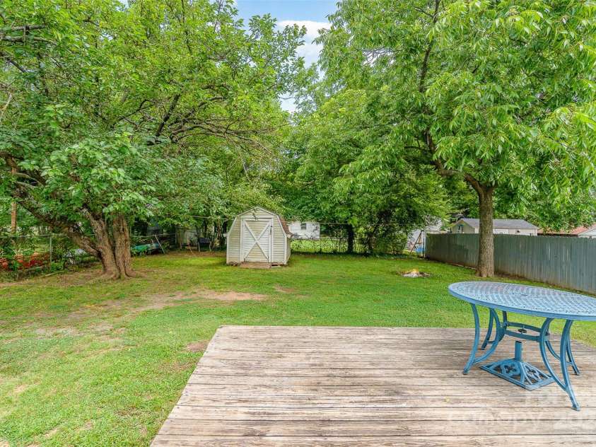 620 Brookwood Drive, Mooresville, NC 28115.  MLS# CAR4276432, YatesRealty ID 25030. 