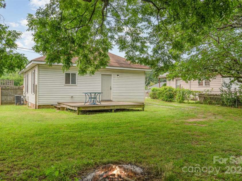 620 Brookwood Drive, Mooresville, NC 28115.  MLS# CAR4276432, YatesRealty ID 25030. 