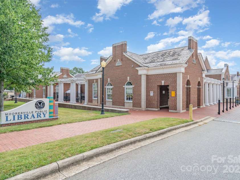 620 Brookwood Drive, Mooresville, NC 28115.  MLS# CAR4276432, YatesRealty ID 25030. 