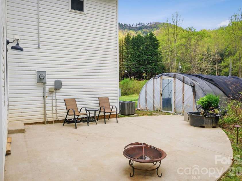 6470 Stone Mountain Road, Lenoir, NC 28645.  MLS# CAR4356646, YatesRealty ID 25030. 