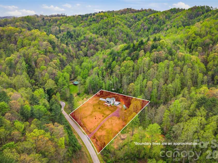 6470 Stone Mountain Road, Lenoir, NC 28645.  MLS# CAR4356646, YatesRealty ID 25030. 