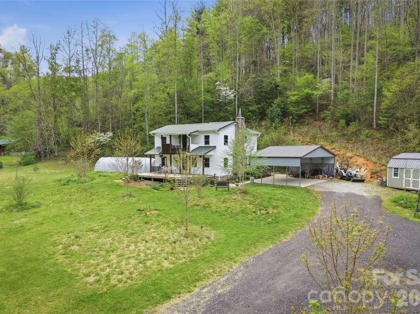 6470 Stone Mountain Road, Lenoir, NC 28645.  MLS# CAR4356646, YatesRealty ID 25030. 