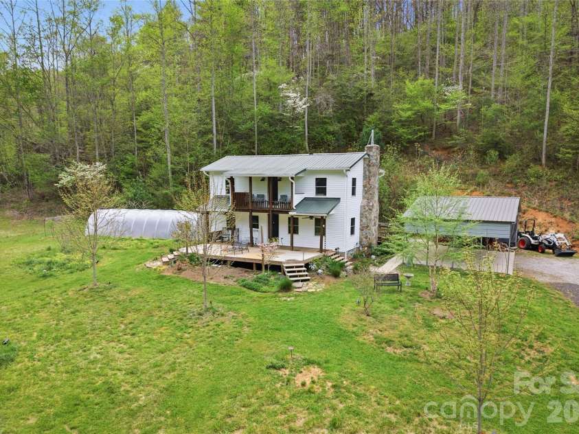 6470 Stone Mountain Road, Lenoir, NC 28645.  MLS# CAR4356646, YatesRealty ID 25030. 