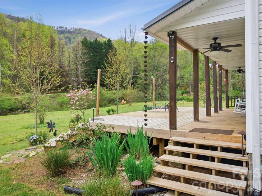 6470 Stone Mountain Road, Lenoir, NC 28645.  MLS# CAR4356646, YatesRealty ID 25030. 