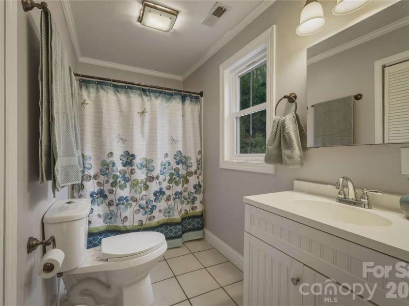 6470 Stone Mountain Road, Lenoir, NC 28645.  MLS# CAR4356646, YatesRealty ID 25030. 