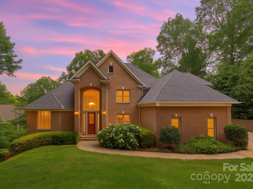 166 Pinnacle Shores Drive, Mooresville, NC 28117.  MLS# CAR4259986, YatesRealty ID 25031. 