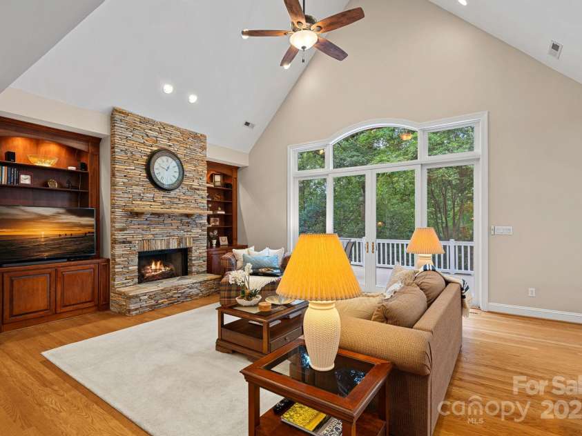 166 Pinnacle Shores Drive, Mooresville, NC 28117.  MLS# CAR4259986, YatesRealty ID 25031. 