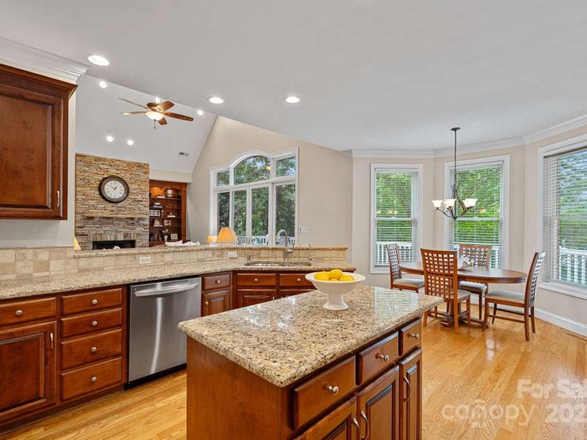 166 Pinnacle Shores Drive, Mooresville, NC 28117.  MLS# CAR4259986, YatesRealty ID 25031. 