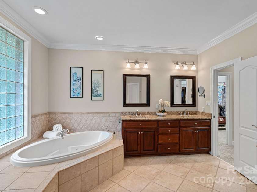 166 Pinnacle Shores Drive, Mooresville, NC 28117.  MLS# CAR4259986, YatesRealty ID 25031. 